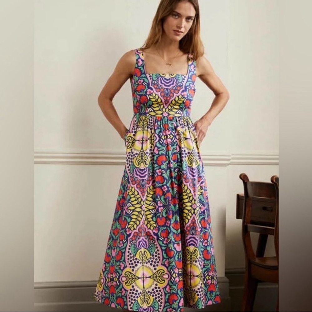 Violet Square Neck Midi Dress
Navy, Passion Bloom